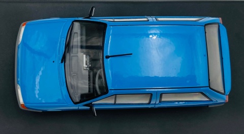 Citroen AX 1986 model 124256 WhiteBox 1:24 niebieski