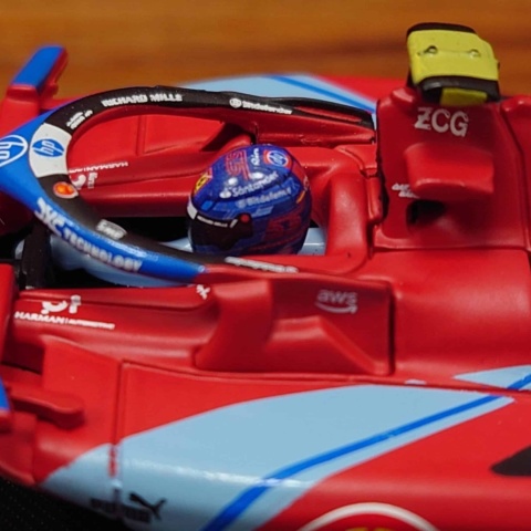 F1 FERRARI F1 SF24 2024 MIAMI Sainz KASK BBurago 1:43