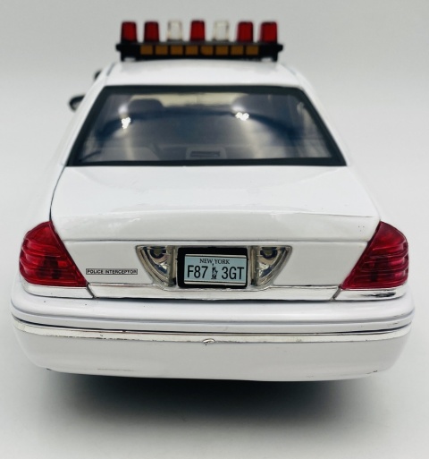 Ford Crown Victoria 2001 Interceptor światło / dźwięk 1:18 Motormax 73992