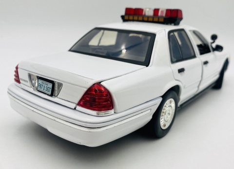 Ford Crown Victoria 2001 Interceptor światło / dźwięk 1:18 Motormax 73992