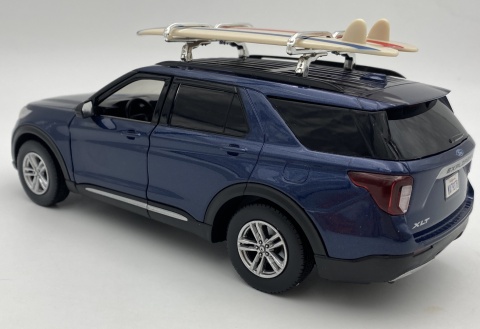 Ford Explorer XLT 2022 surfing z zestawem kempingowym 1:24 Motormax 79724