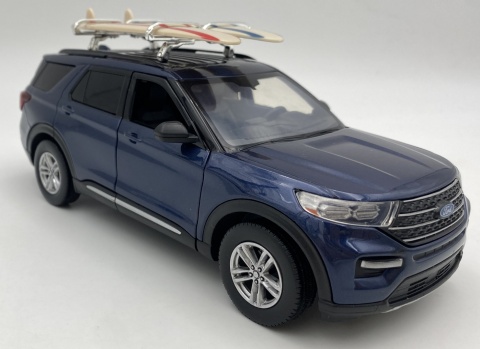 Ford Explorer XLT 2022 surfing z zestawem kempingowym 1:24 Motormax 79724