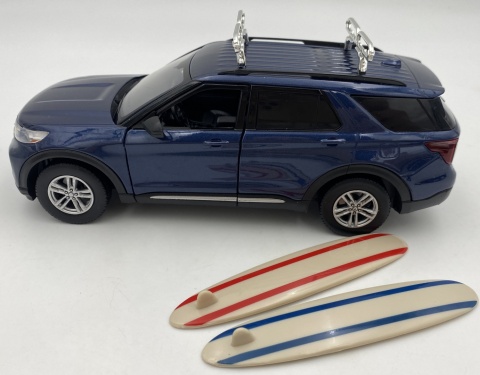 Ford Explorer XLT 2022 surfing z zestawem kempingowym 1:24 Motormax 79724