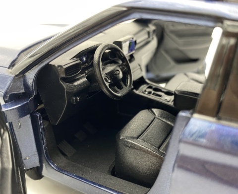 Ford Explorer XLT 2022 surfing z zestawem kempingowym 1:24 Motormax 79724