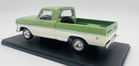Ford F-100 (1970) pick-up model WB124252 METAL WhiteBox 1:24 jasny zielony