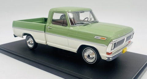 Ford F-100 (1970) pick-up model WB124252 METAL WhiteBox 1:24 jasny zielony