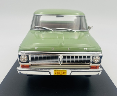 Ford F-100 (1970) pick-up model WB124252 METAL WhiteBox 1:24 jasny zielony