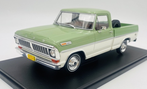 Ford F-100 (1970) pick-up model WB124252 METAL WhiteBox 1:24 jasny zielony