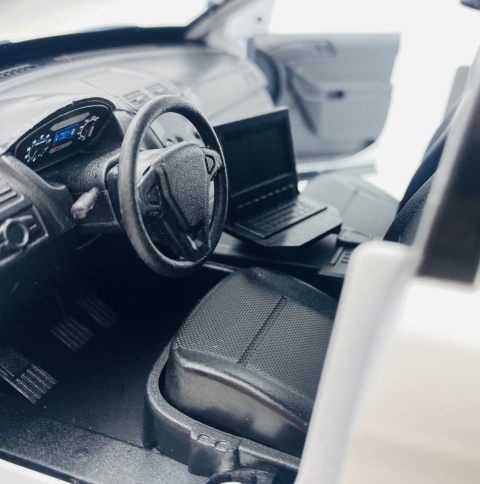 Ford Interceptor Police Utility 2015 światło / dźwięk 1:18 Motormax 73995