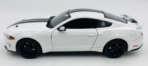 Ford MUSTANG GT 5.0 2018 model 1:24 Motormax 79352 biały