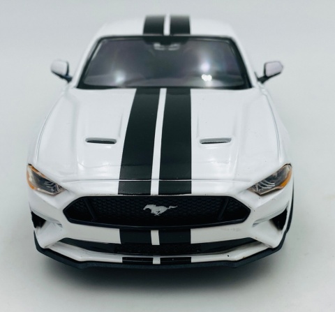 Ford MUSTANG GT 5.0 2018 model 1:24 Motormax 79352 biały
