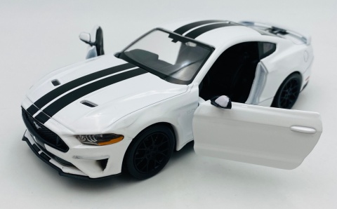 Ford MUSTANG GT 5.0 2018 model 1:24 Motormax 79352 biały