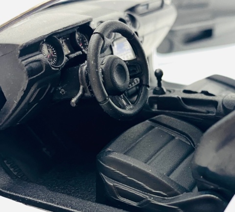 Ford MUSTANG GT 5.0 2018 model 1:24 Motormax 79352 biały