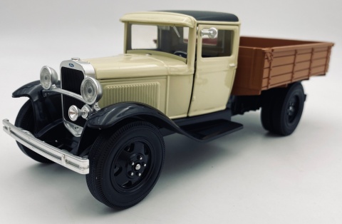 Ford Model AA 1931 1:24 Motormax 79377 beżowy