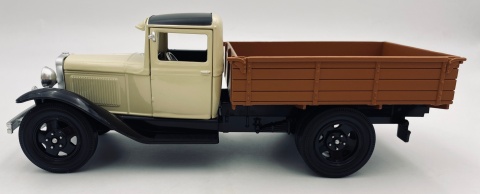 Ford Model AA 1931 1:24 Motormax 79377 beżowy