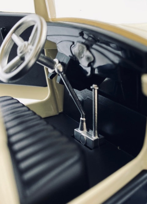 Ford Model AA 1931 1:24 Motormax 79377 beżowy