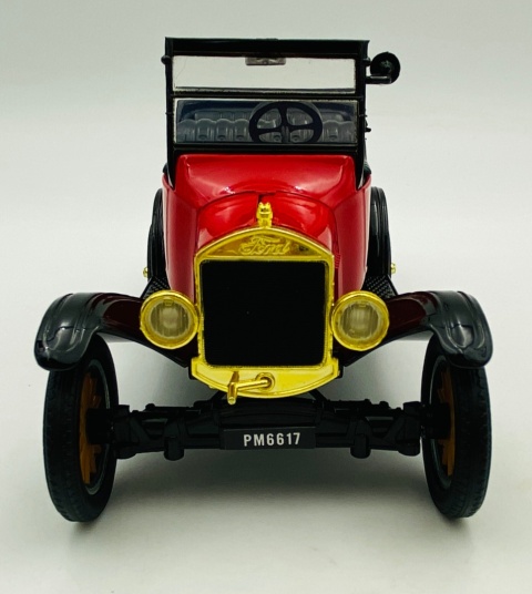 Ford Model T Touring convertible 1925 1:24 Platinum Motormax 79328 czerwony