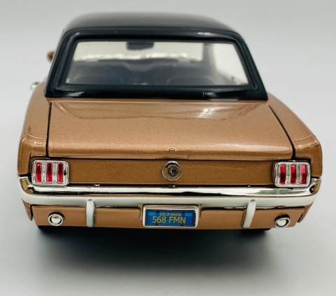 Ford Mustang 1/2 1964 1:18 model Motormax 73164 jasny brązowy