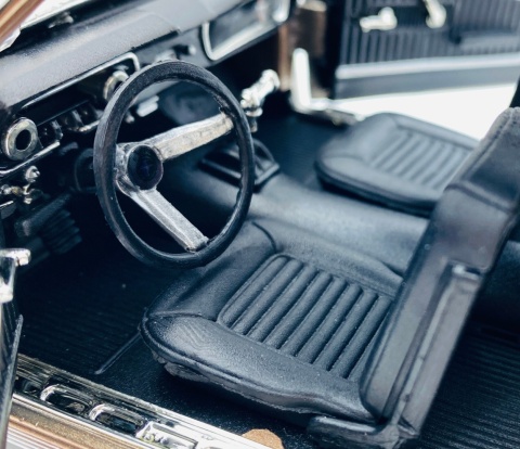 Ford Mustang 1/2 1964 1:18 model Motormax 73164 jasny brązowy