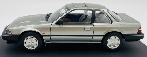 HONDA Prelude 1985 model 124258 WhiteBox 1:24 jasny szary