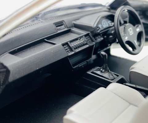 HONDA Prelude 1985 model 124258 WhiteBox 1:24 jasny szary