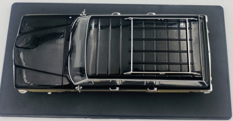 JEEP Grand Wagoneer 1981 model WB124260 METAL WhiteBox 1:24 czarny