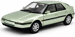 Mazda 323 F WhiteBox 124259 model 1:24 jasny zielony
