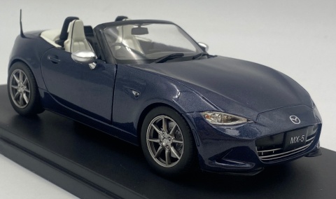 Mazda MX-5 ND Miata 2019 roadster WhiteBox 124251 model 1:24 granatowy