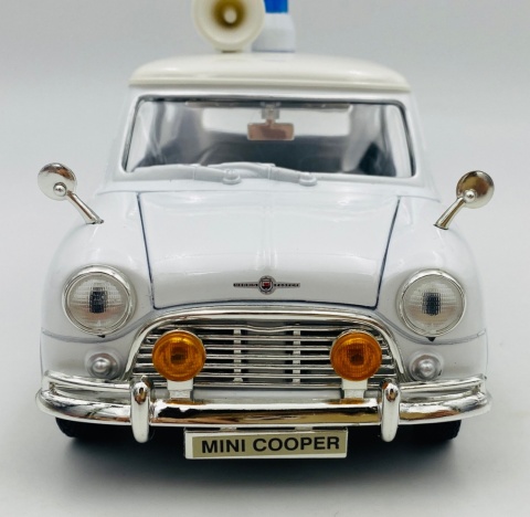 Morris Mini Cooper 1961-67 Police 1:18 model Motormax 79742 City Classics