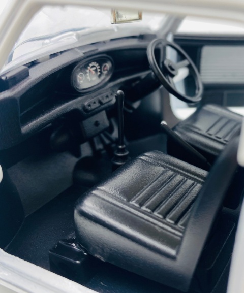 Morris Mini Cooper 1961-67 Police 1:18 model Motormax 79742 City Classics