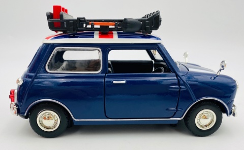 Morris Mini Cooper 1961-67 trophy 1:18 model Motormax 79741 City Classics