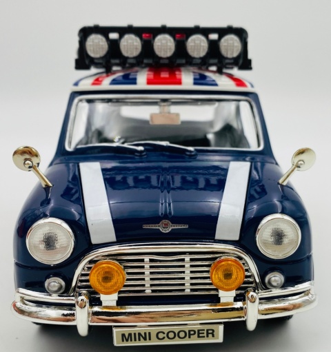 Morris Mini Cooper 1961-67 trophy 1:18 model Motormax 79741 City Classics