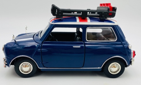 Morris Mini Cooper 1961-67 trophy 1:18 model Motormax 79741 City Classics