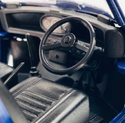 Morris Mini Cooper 1961-67 trophy 1:18 model Motormax 79741 City Classics