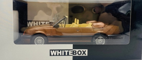 Opel Ascona C Cabrio 1985 model 124255 WhiteBox 1:24 brązowy