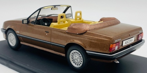 Opel Ascona C Cabrio 1985 model 124255 WhiteBox 1:24 brązowy