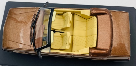 Opel Ascona C Cabrio 1985 model 124255 WhiteBox 1:24 brązowy