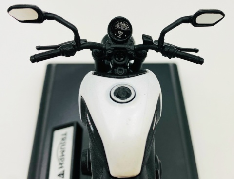 TRIUMPH Trident 660 motocykl model 1:18 Welly