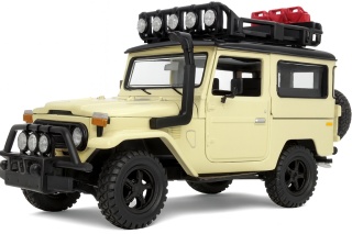 Toyota FJ 40 Hard Top 1:24 Off Road Series Motormax 79137 beżowy