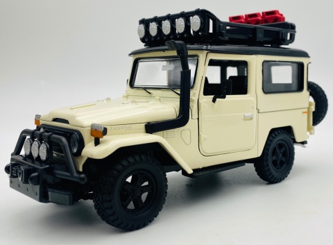 Toyota FJ 40 Hard Top 1:24 Off Road Series Motormax 79137 beżowy