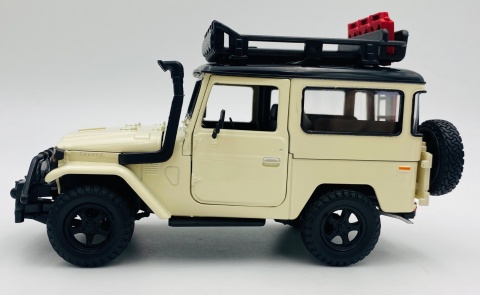 Toyota FJ 40 Hard Top 1:24 Off Road Series Motormax 79137 beżowy