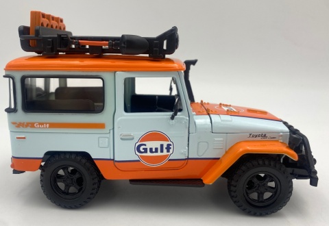 Toyota FJ40 Land Cruiser with GULF Livery model 1:24 Motormax 79658