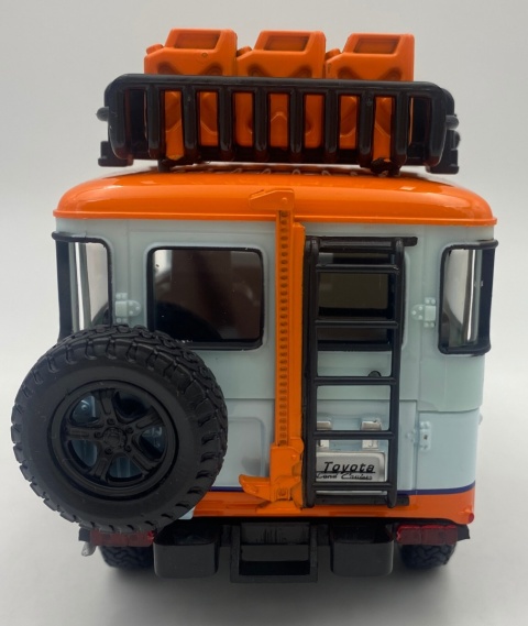 Toyota FJ40 Land Cruiser with GULF Livery model 1:24 Motormax 79658