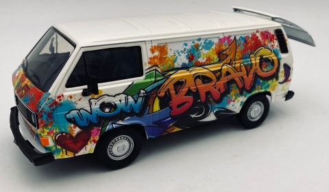 VW Type 2 (T3) Transporter 1:24 Motormax 79599 grafifiti