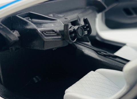 BMW 3.0 CSL Hommage R światło dźwięk model METAL 1:24 MSZ 68257A biały M