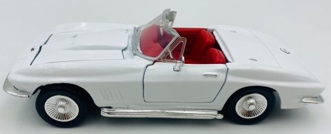 Chevrolet CORVETTE 1967 Cabrio 1:24 Motormax 73224 biały