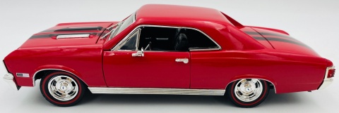 Chevy CHEVELLE SS 396 1:18 model Motormax 73104 czerwony z pasami