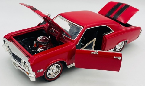 Chevy CHEVELLE SS 396 1:18 model Motormax 73104 czerwony z pasami