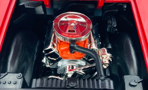 Chevy CHEVELLE SS 396 1:18 model Motormax 73104 czerwony z pasami