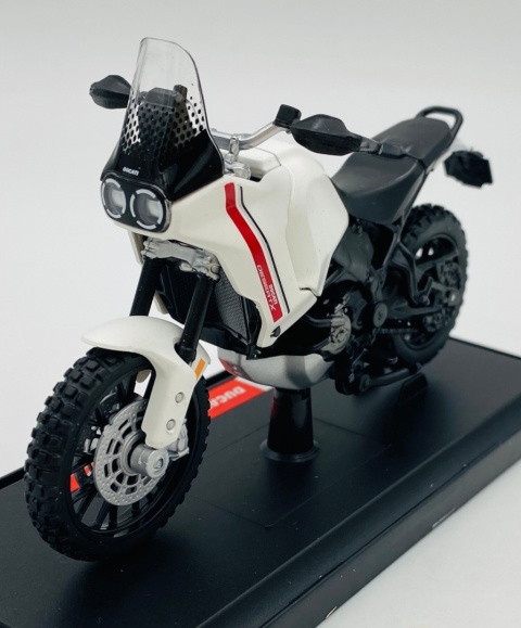 DUCATI Desert X model podstawka 1:18 Maisto